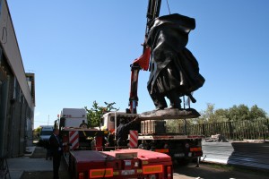 Trasporto eccezionale della statua in bronzo denominata "Carabinieri nella tormenta"