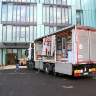 Movimentazione macchinari presso il nuovo ospedale di Lucca.